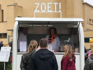 ZOET! verkoopt suikerspinnen tijdens Koningsdag in Hilversum