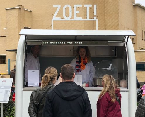 ZOET! verkoopt suikerspinnen tijdens Koningsdag in Hilversum